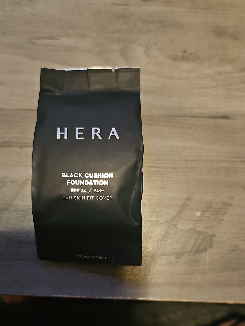 HERA Black Cushion Foundation - Black Packaging (21N1)